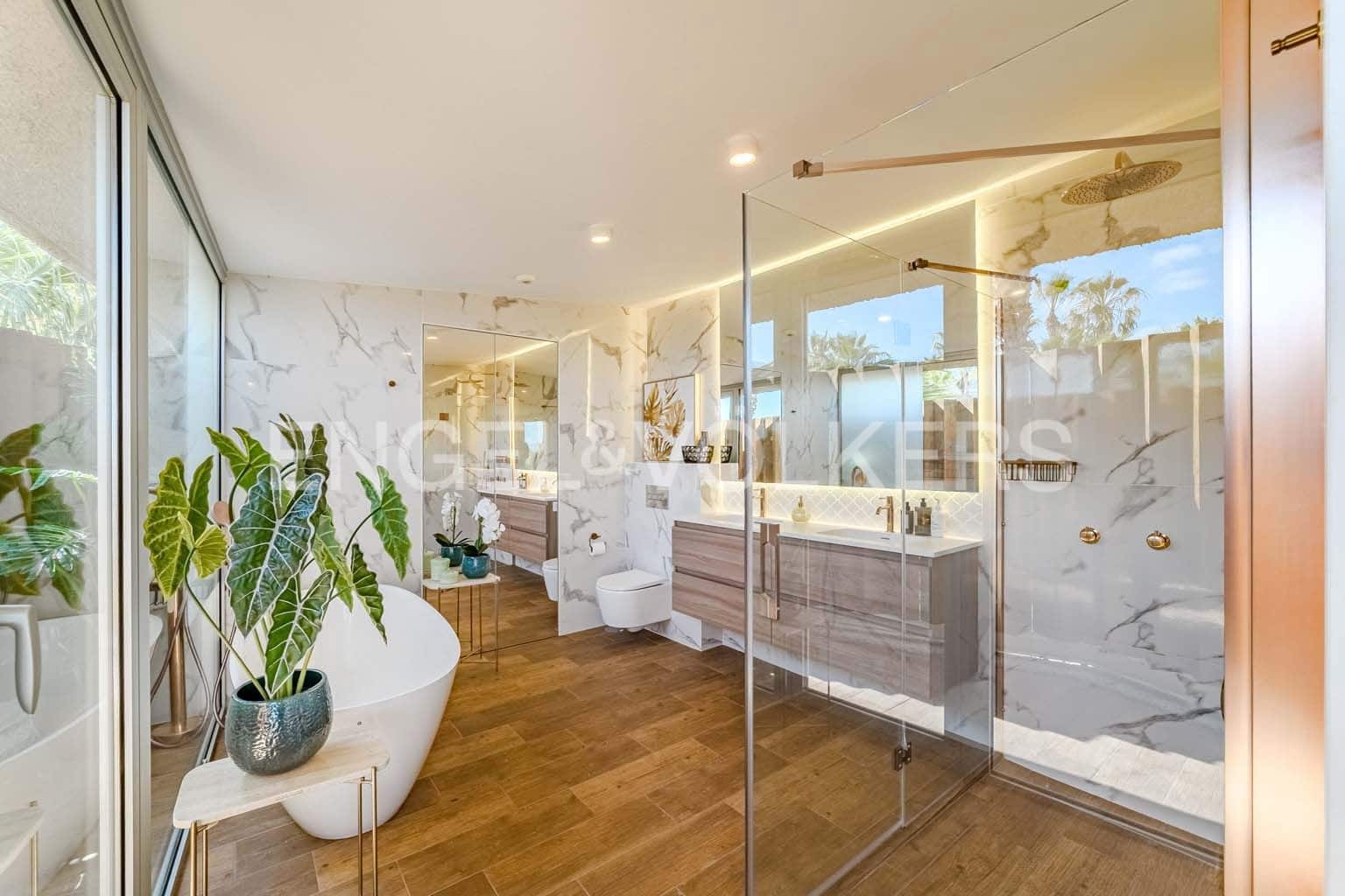 4 bedroom Villa for sale in Guia de Isora with pool garage - € 3,500,000 (Ref: 9079695)