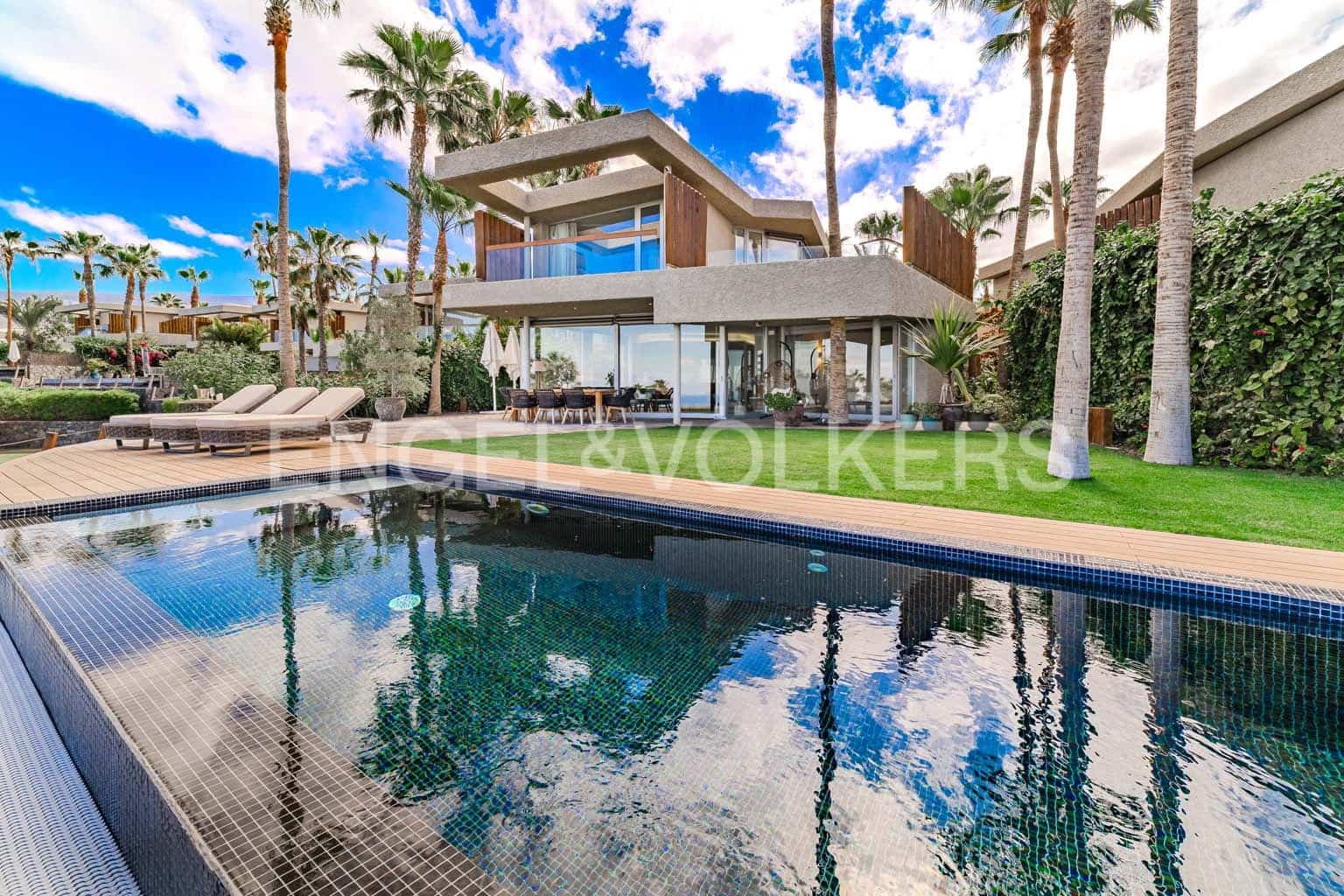 4 bedroom Villa for sale in Guia de Isora with pool garage - € 3,500,000 (Ref: 9079695)