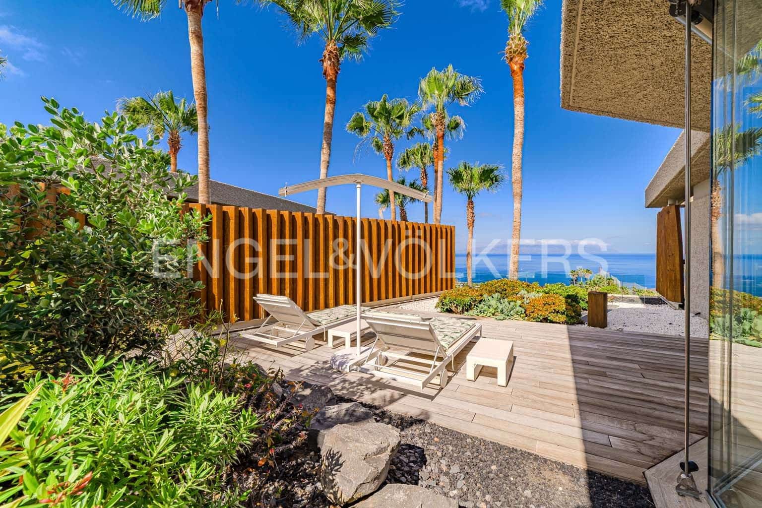 4 bedroom Villa for sale in Guia de Isora with pool garage - € 3,500,000 (Ref: 9079695)