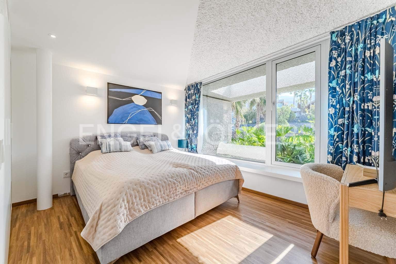 4 bedroom Villa for sale in Guia de Isora with pool garage - € 3,500,000 (Ref: 9079695)