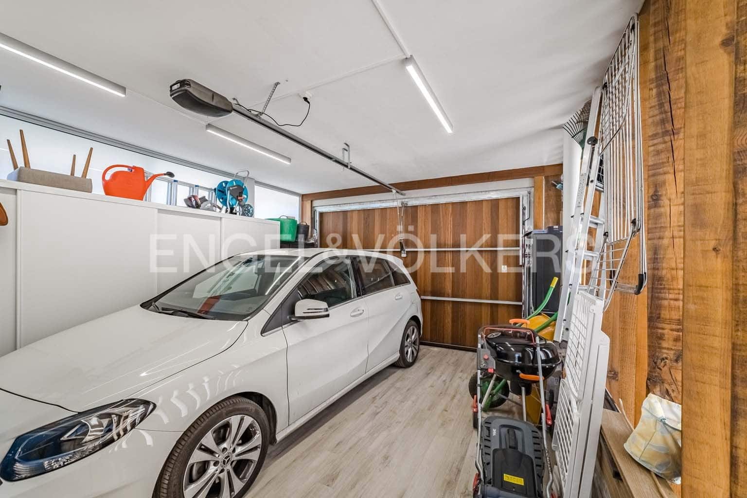 4 bedroom Villa for sale in Guia de Isora with pool garage - € 3,500,000 (Ref: 9079695)