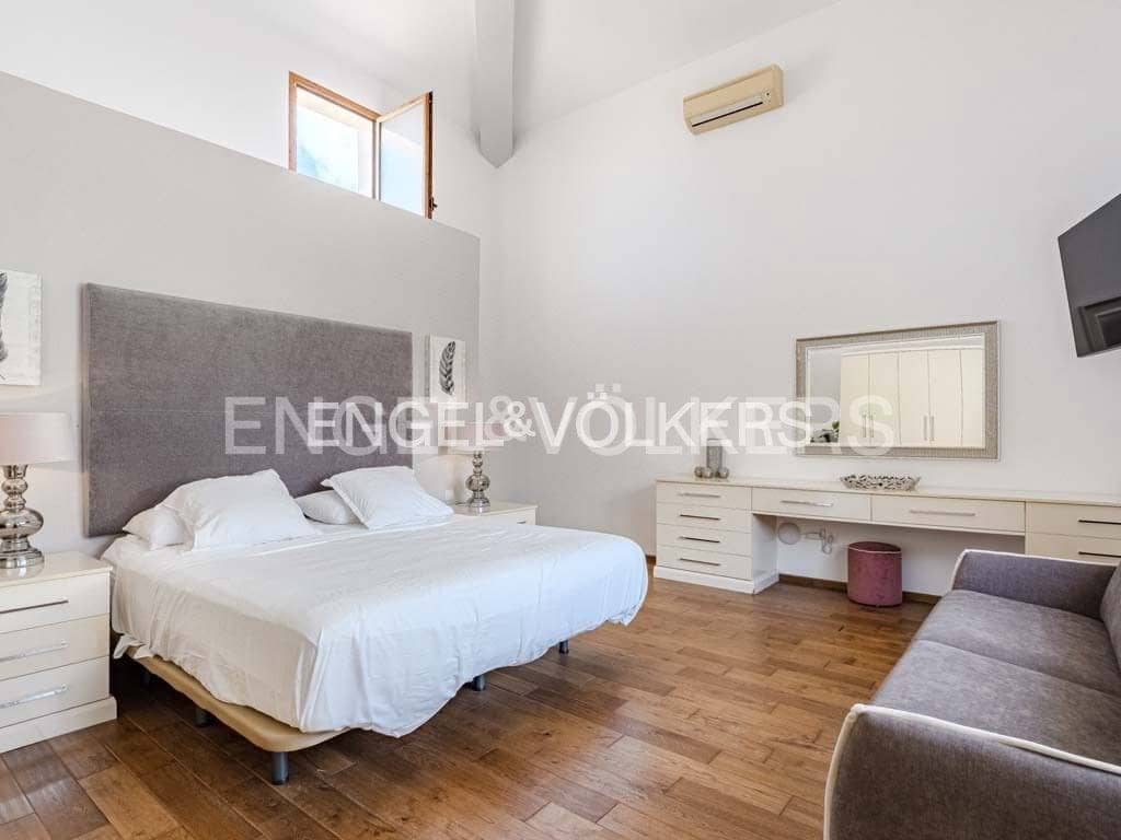 4 bedroom Villa for sale in Costa Adeje with pool garage - € 4,590,000 (Ref: 9136695)