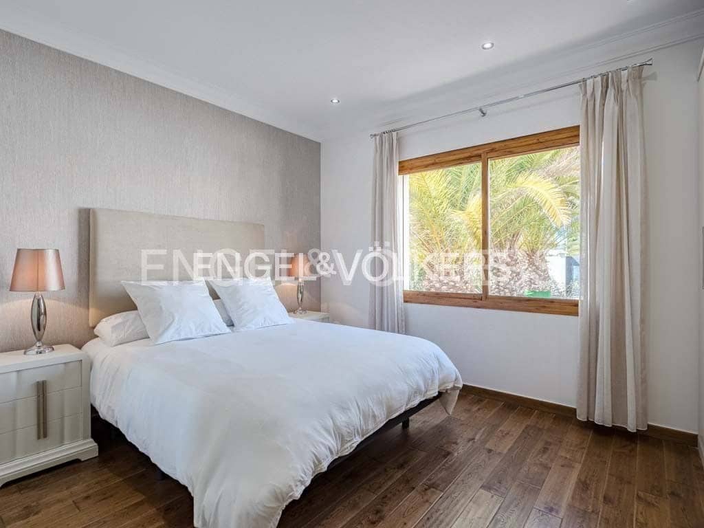 4 bedroom Villa for sale in Costa Adeje with pool garage - € 4,590,000 (Ref: 9136695)