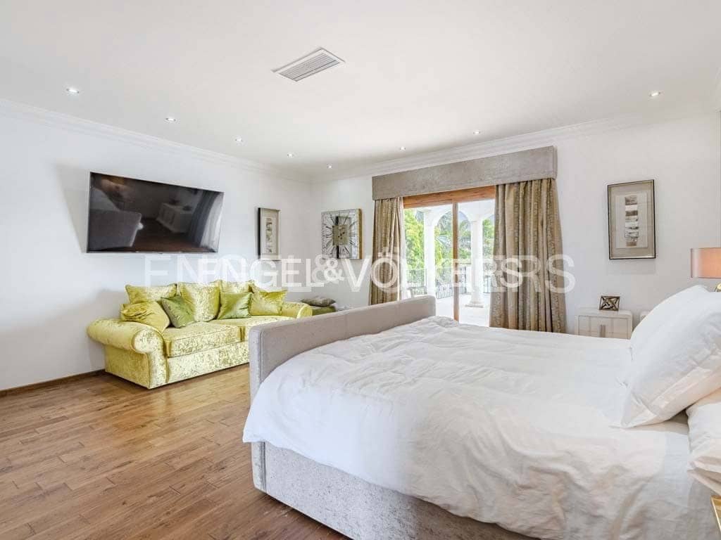 4 bedroom Villa for sale in Costa Adeje with pool garage - € 4,590,000 (Ref: 9136695)