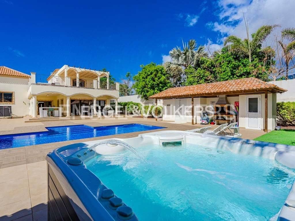 4 bedroom Villa for sale in Costa Adeje with pool garage - € 4,590,000 (Ref: 9136695)