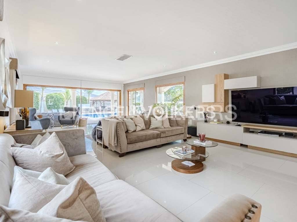 4 bedroom Villa for sale in Costa Adeje with pool garage - € 4,590,000 (Ref: 9136695)