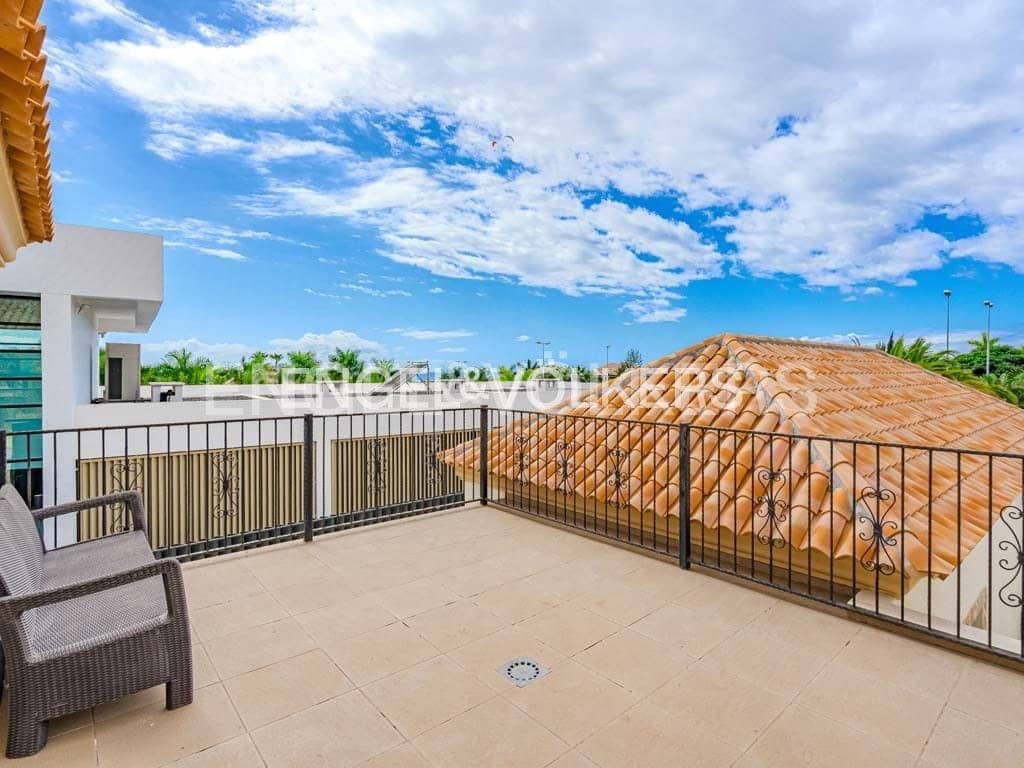 4 bedroom Villa for sale in Costa Adeje with pool garage - € 4,590,000 (Ref: 9136695)