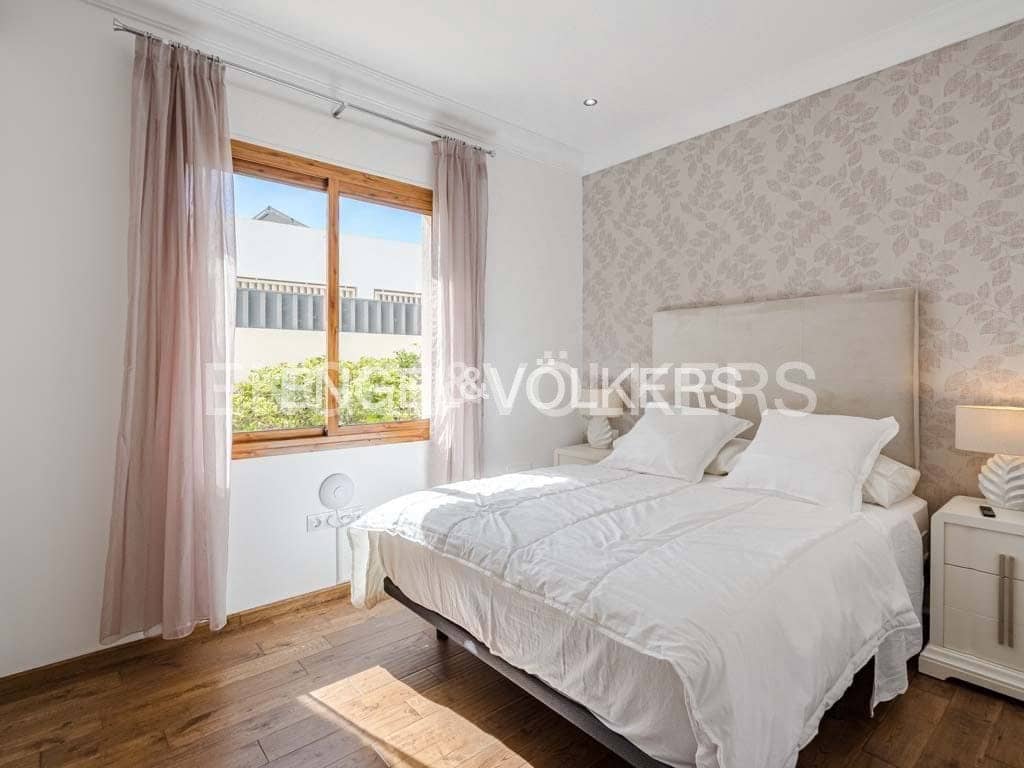 4 bedroom Villa for sale in Costa Adeje with pool garage - € 4,590,000 (Ref: 9136695)