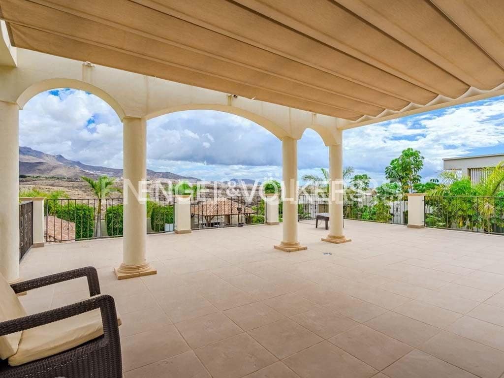 4 bedroom Villa for sale in Costa Adeje with pool garage - € 4,590,000 (Ref: 9136695)