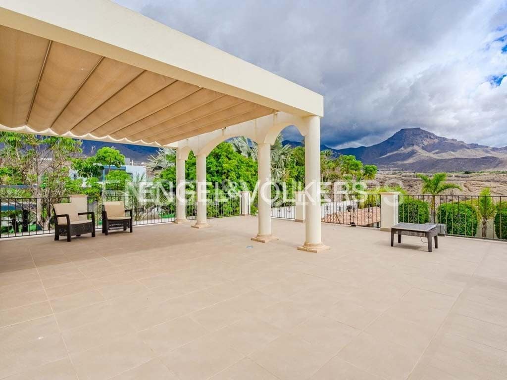 4 bedroom Villa for sale in Costa Adeje with pool garage - € 4,590,000 (Ref: 9136695)