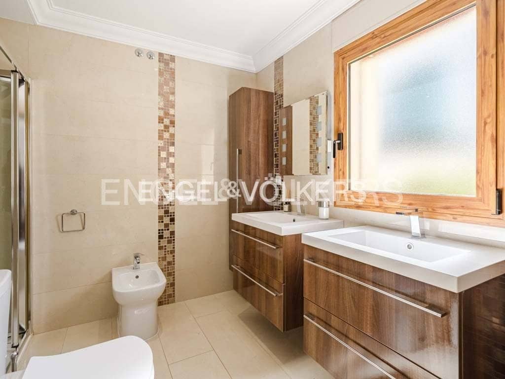 4 bedroom Villa for sale in Costa Adeje with pool garage - € 4,590,000 (Ref: 9136695)