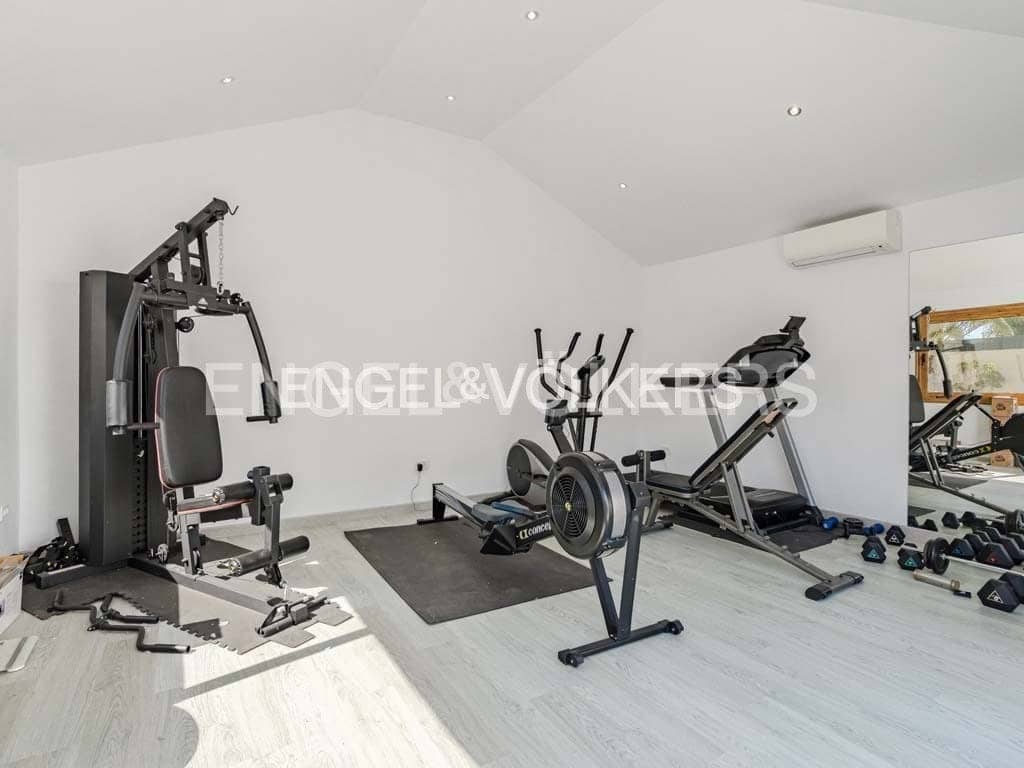 4 bedroom Villa for sale in Costa Adeje with pool garage - € 4,590,000 (Ref: 9136695)