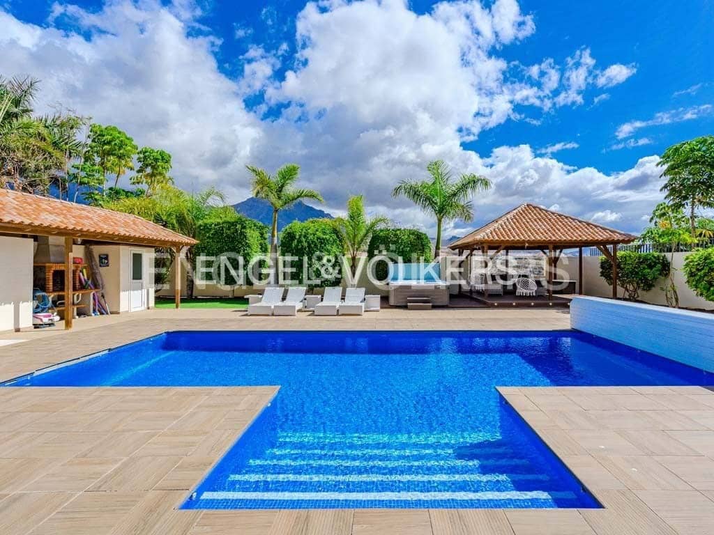 4 bedroom Villa for sale in Costa Adeje with pool garage - € 4,590,000 (Ref: 9136695)