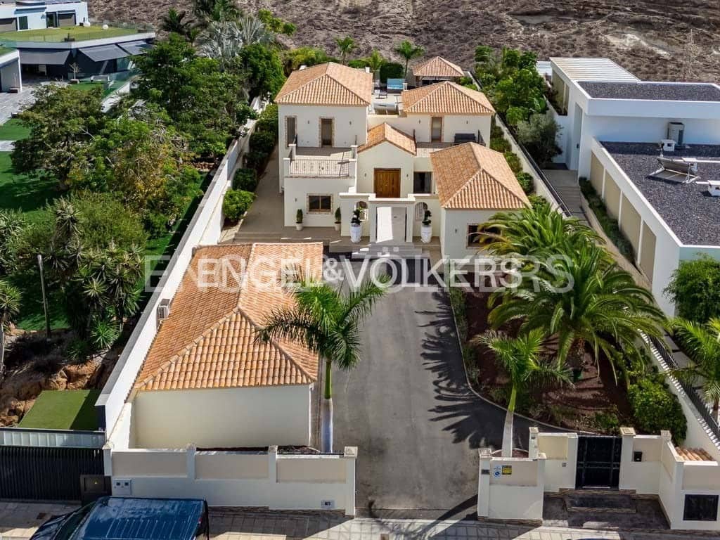 4 bedroom Villa for sale in Costa Adeje with pool garage - € 4,590,000 (Ref: 9136695)