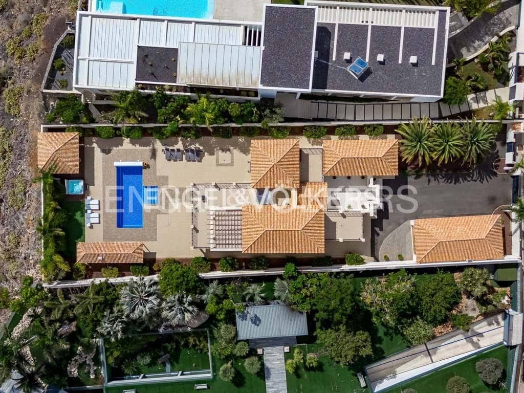 4 bedroom Villa for sale in Costa Adeje with pool garage - € 4,590,000 (Ref: 9136695)
