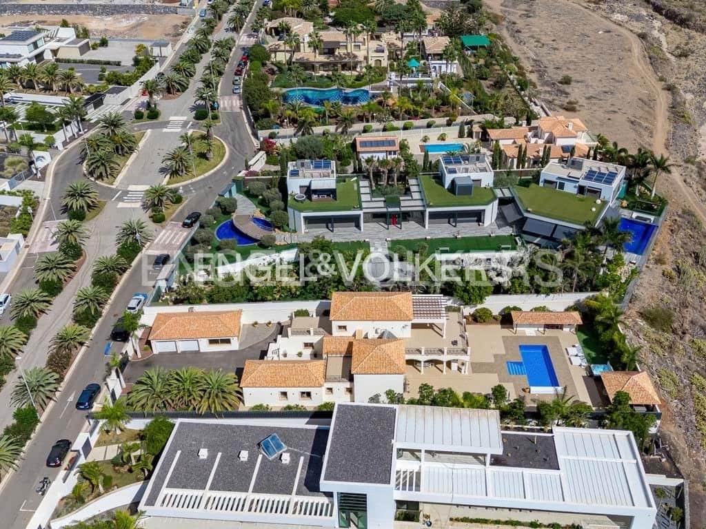 4 bedroom Villa for sale in Costa Adeje with pool garage - € 4,590,000 (Ref: 9136695)