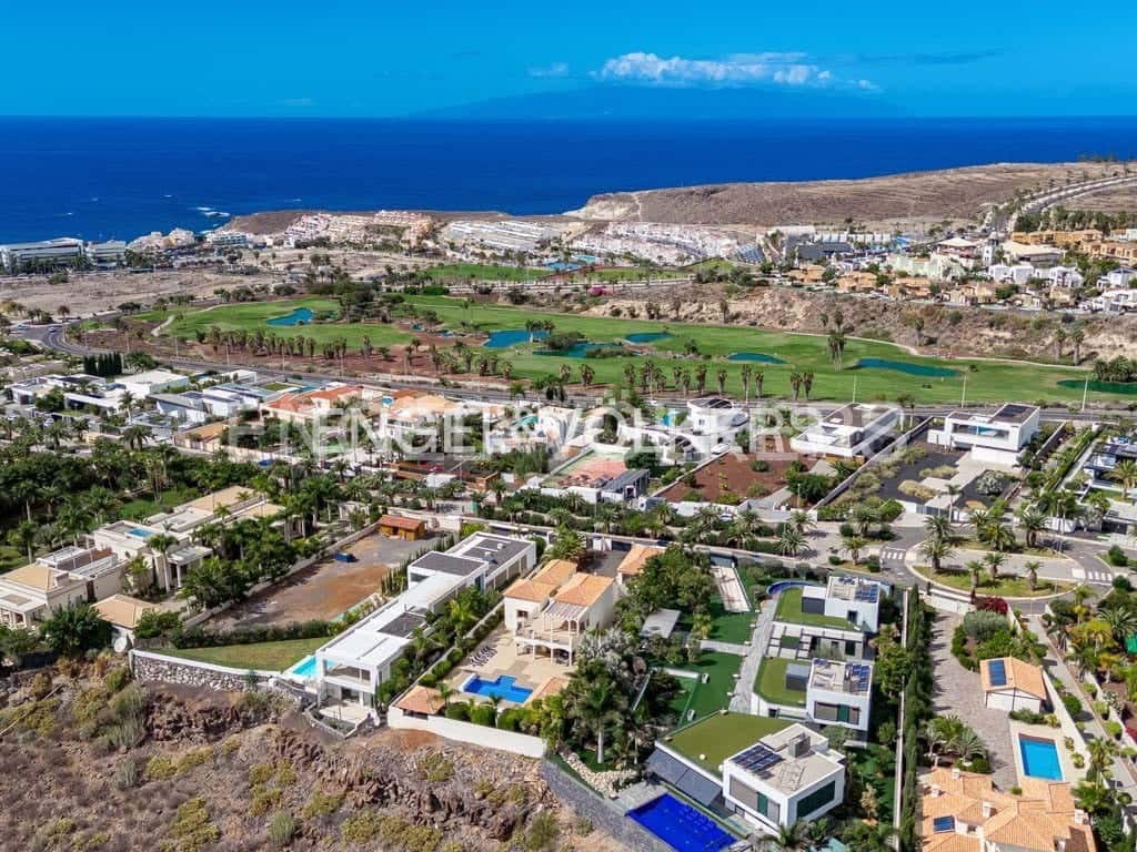 4 bedroom Villa for sale in Costa Adeje with pool garage - € 4,590,000 (Ref: 9136695)