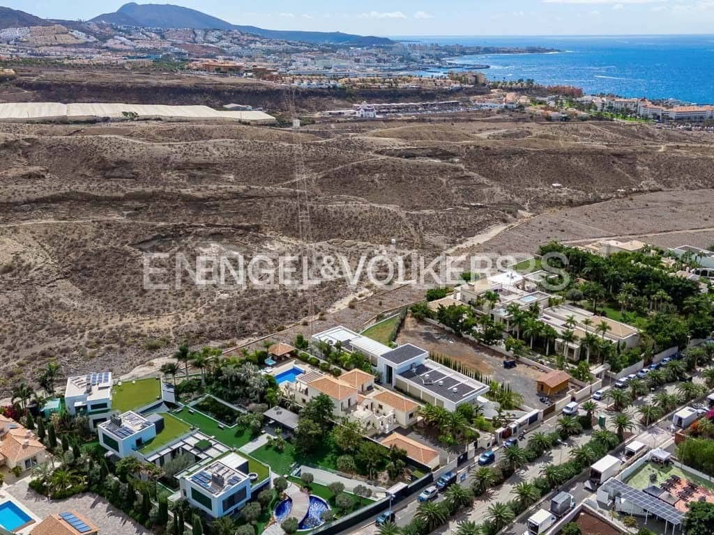 4 bedroom Villa for sale in Costa Adeje with pool garage - € 4,590,000 (Ref: 9136695)