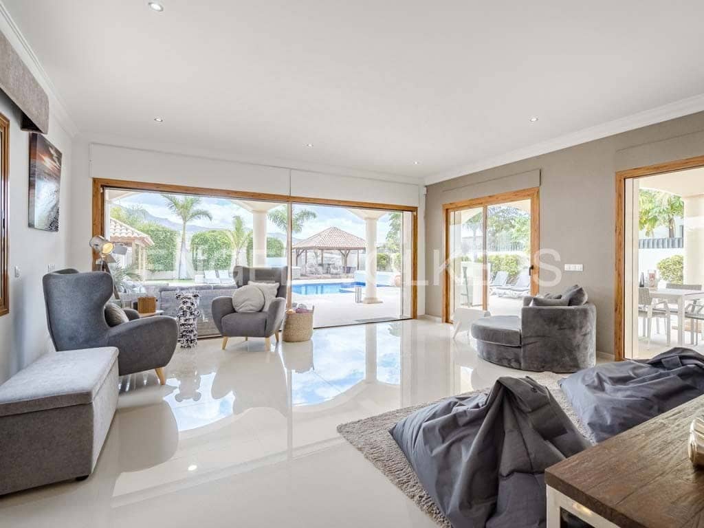 4 makuuhuone Huvila myytävänä paikassa Costa Adeje mukana uima-altaan 
autotalli - 4 590 000 € (Ref: 9136695)