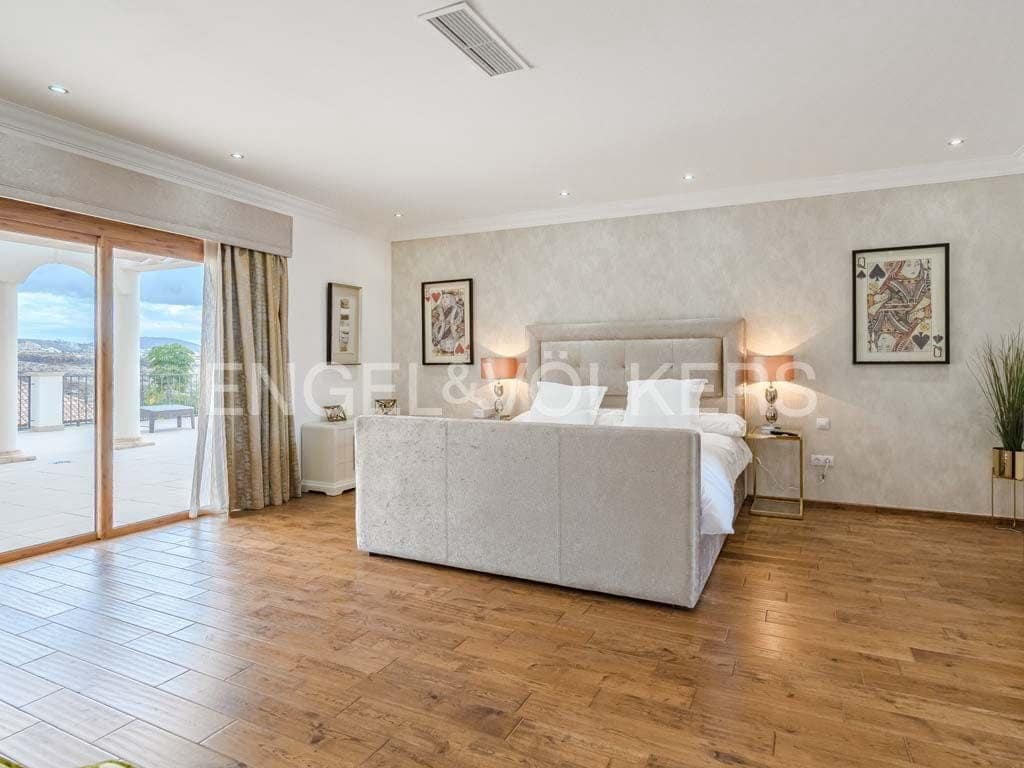 4 makuuhuone Huvila myytävänä paikassa Costa Adeje mukana uima-altaan 
autotalli - 4 590 000 € (Ref: 9136695)