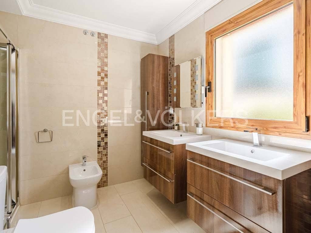 4 makuuhuone Huvila myytävänä paikassa Costa Adeje mukana uima-altaan 
autotalli - 4 590 000 € (Ref: 9136695)