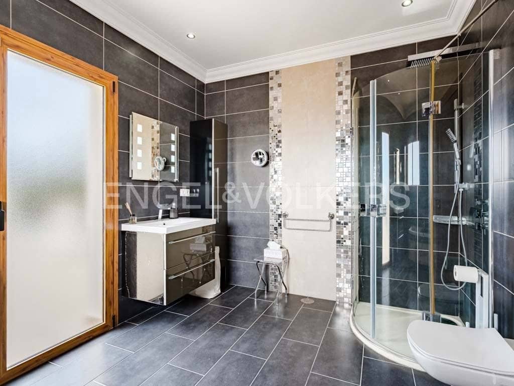 4 makuuhuone Huvila myytävänä paikassa Costa Adeje mukana uima-altaan 
autotalli - 4 590 000 € (Ref: 9136695)