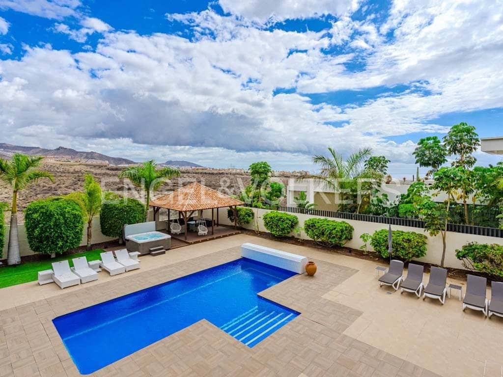 4 makuuhuone Huvila myytävänä paikassa Costa Adeje mukana uima-altaan 
autotalli - 4 590 000 € (Ref: 9136695)