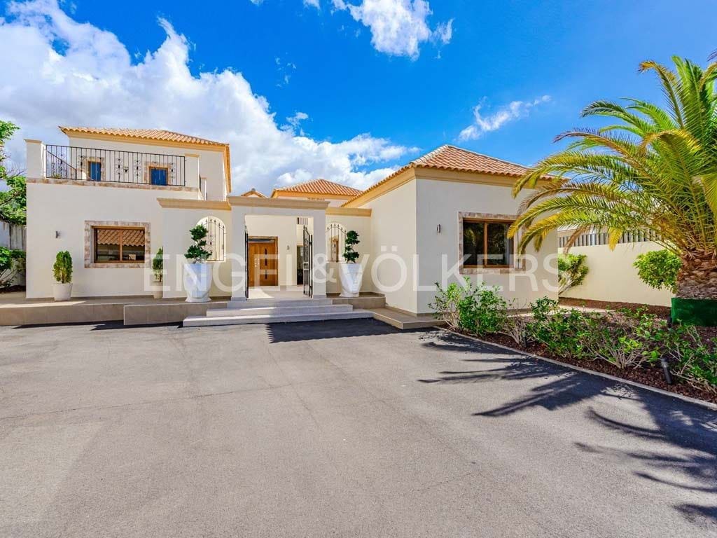 4 makuuhuone Huvila myytävänä paikassa Costa Adeje mukana uima-altaan 
autotalli - 4 590 000 € (Ref: 9136695)