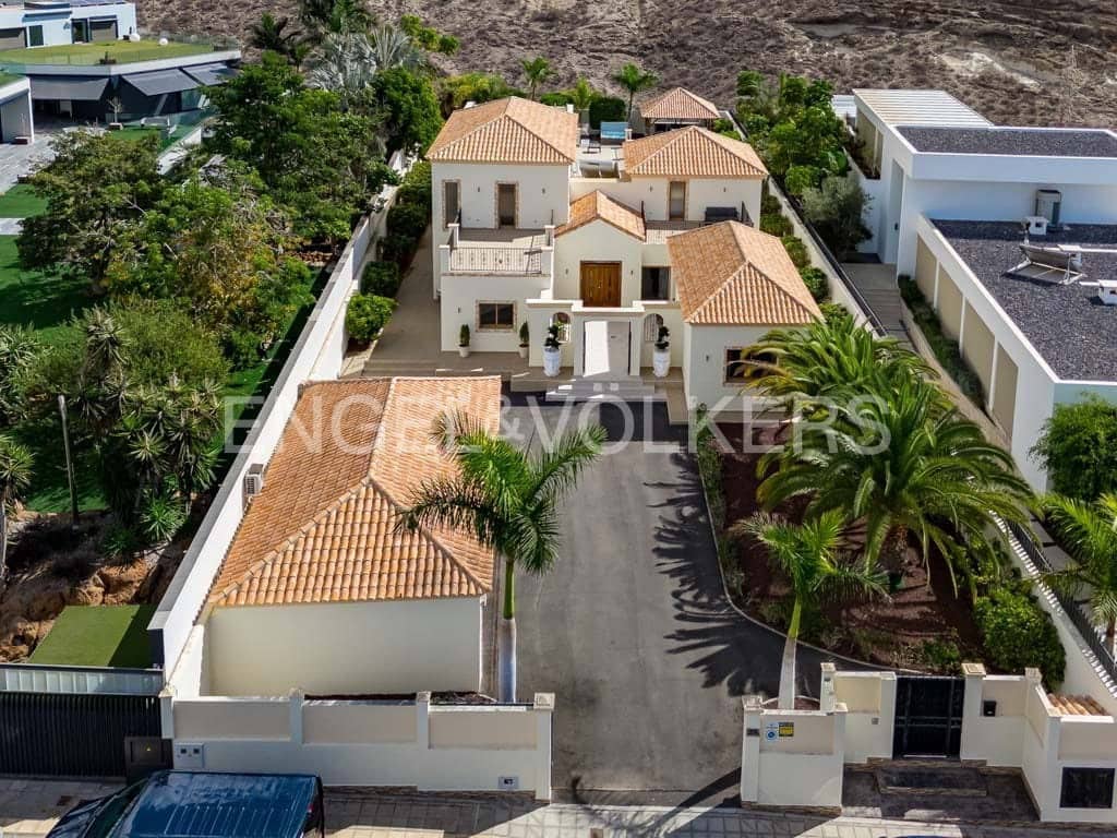 4 makuuhuone Huvila myytävänä paikassa Costa Adeje mukana uima-altaan 
autotalli - 4 590 000 € (Ref: 9136695)