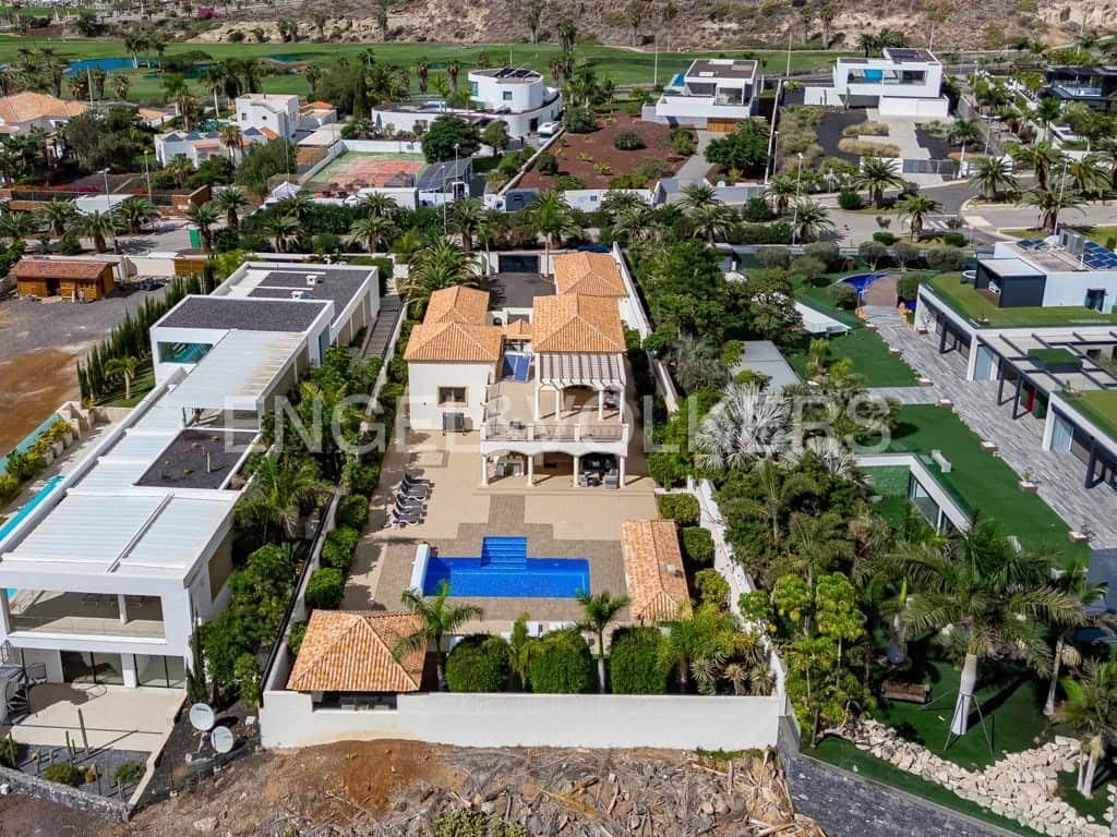 4 makuuhuone Huvila myytävänä paikassa Costa Adeje mukana uima-altaan 
autotalli - 4 590 000 € (Ref: 9136695)