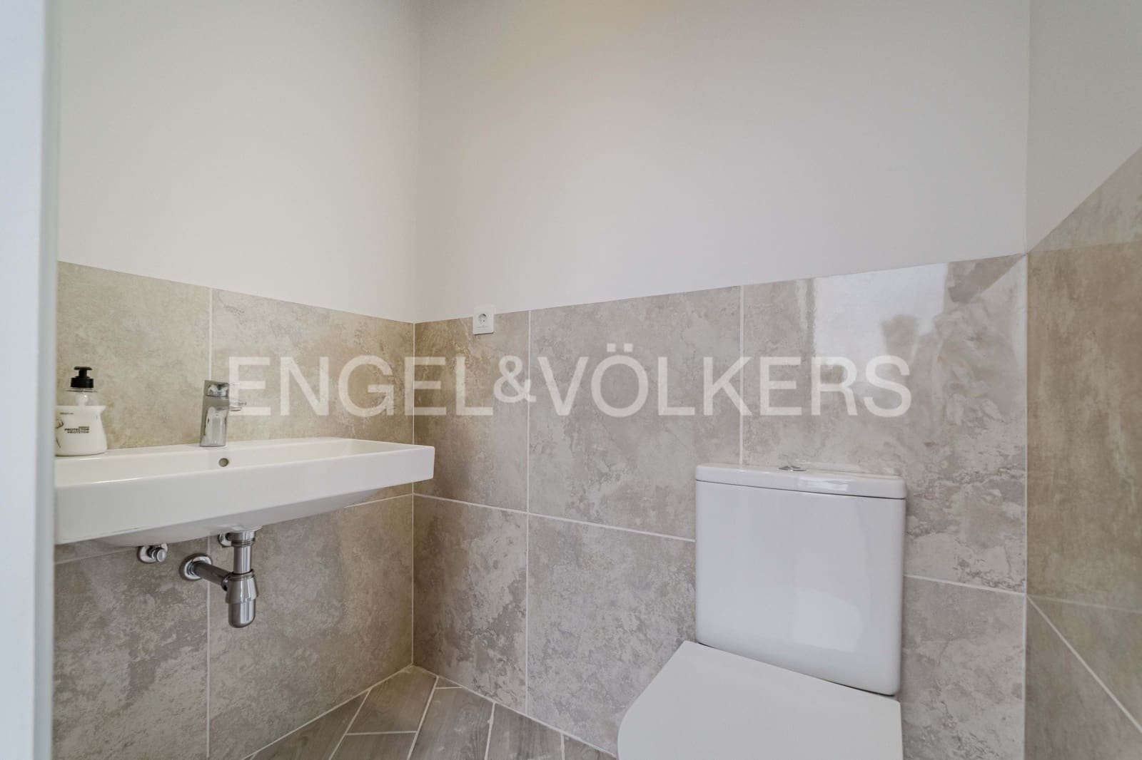 4 bedroom Villa for sale in Costa Adeje with pool - € 2,350,000 (Ref: 9138801)