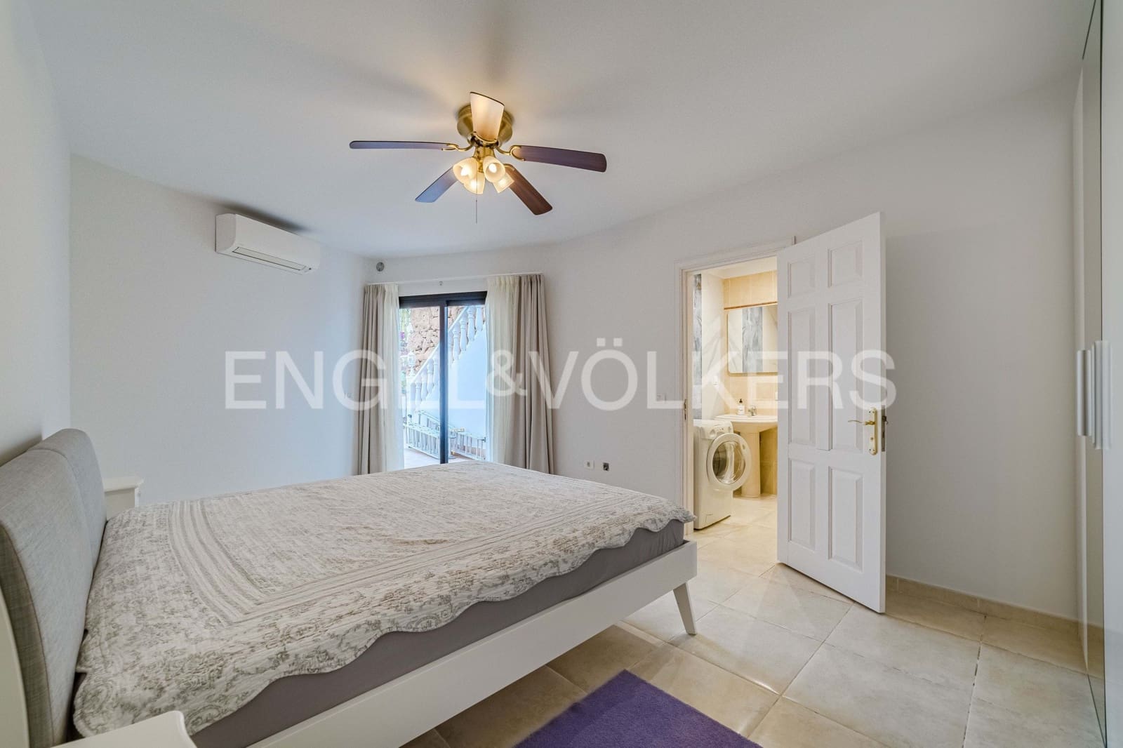 4 bedroom Villa for sale in Costa Adeje with pool - € 2,350,000 (Ref: 9138801)