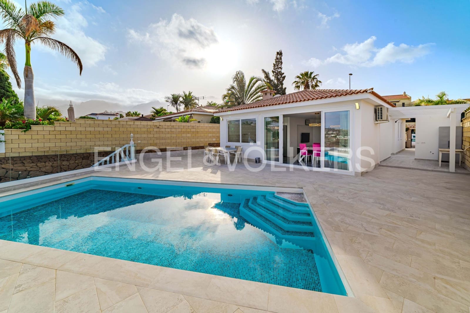 4 bedroom Villa for sale in Costa Adeje with pool - € 2,350,000 (Ref: 9138801)