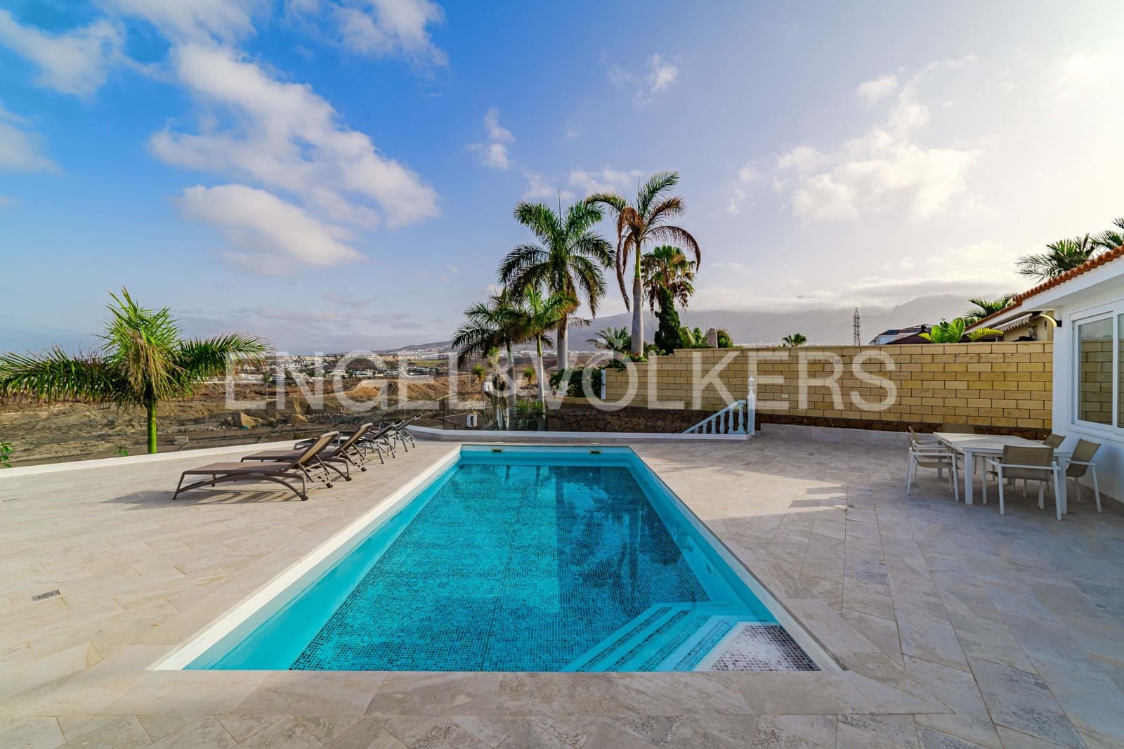 4 bedroom Villa for sale in Costa Adeje with pool - € 2,350,000 (Ref: 9138801)
