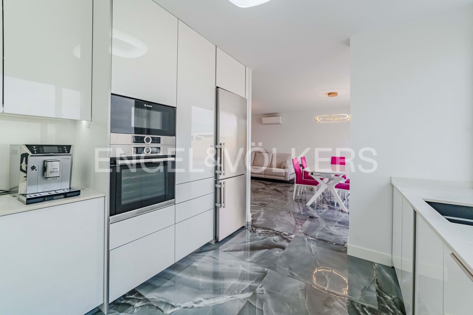 4 bedroom Villa for sale in Costa Adeje with pool - € 2,350,000 (Ref: 9138801)