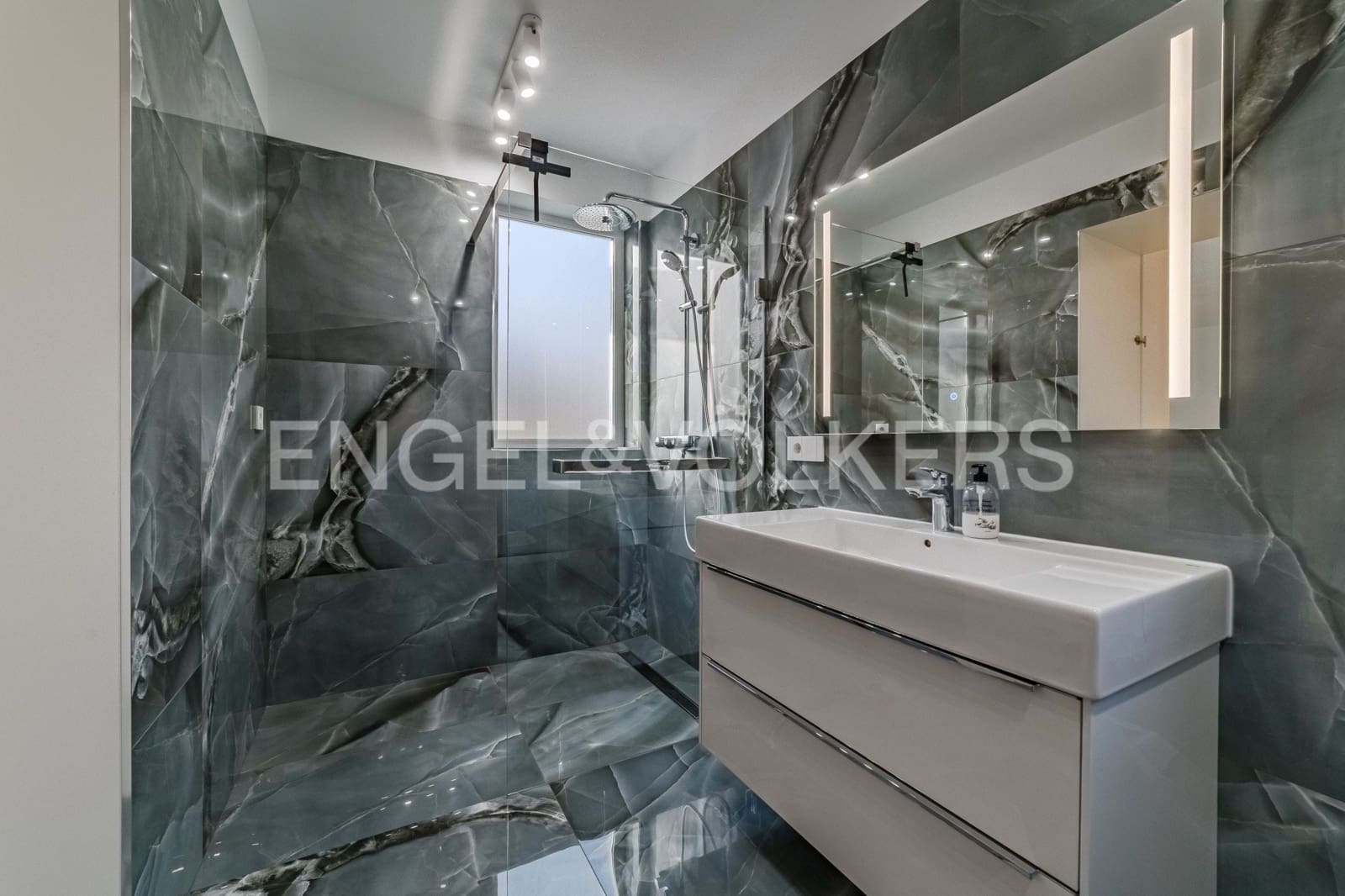 4 bedroom Villa for sale in Costa Adeje with pool - € 2,350,000 (Ref: 9138801)