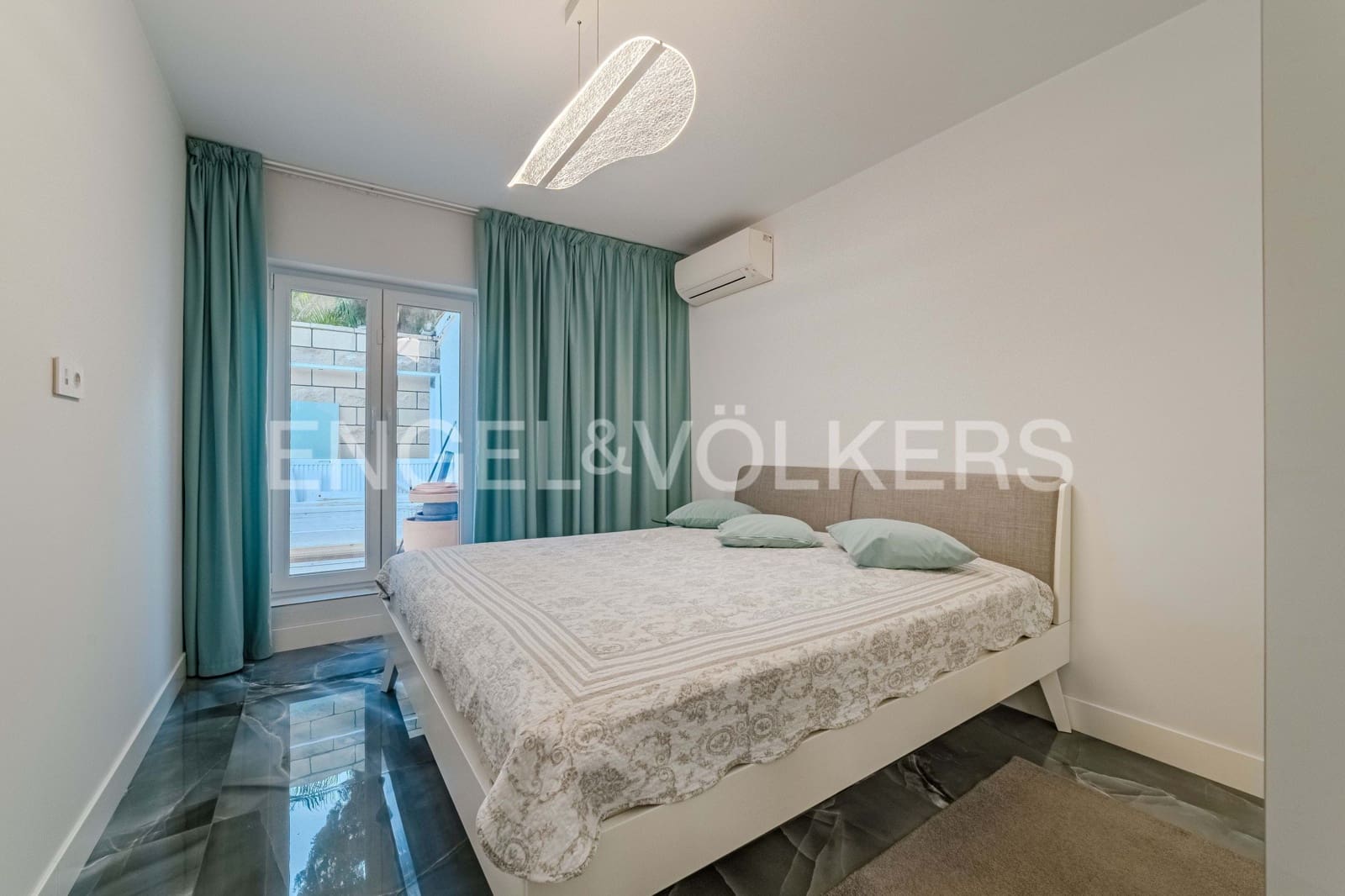 4 bedroom Villa for sale in Costa Adeje with pool - € 2,350,000 (Ref: 9138801)