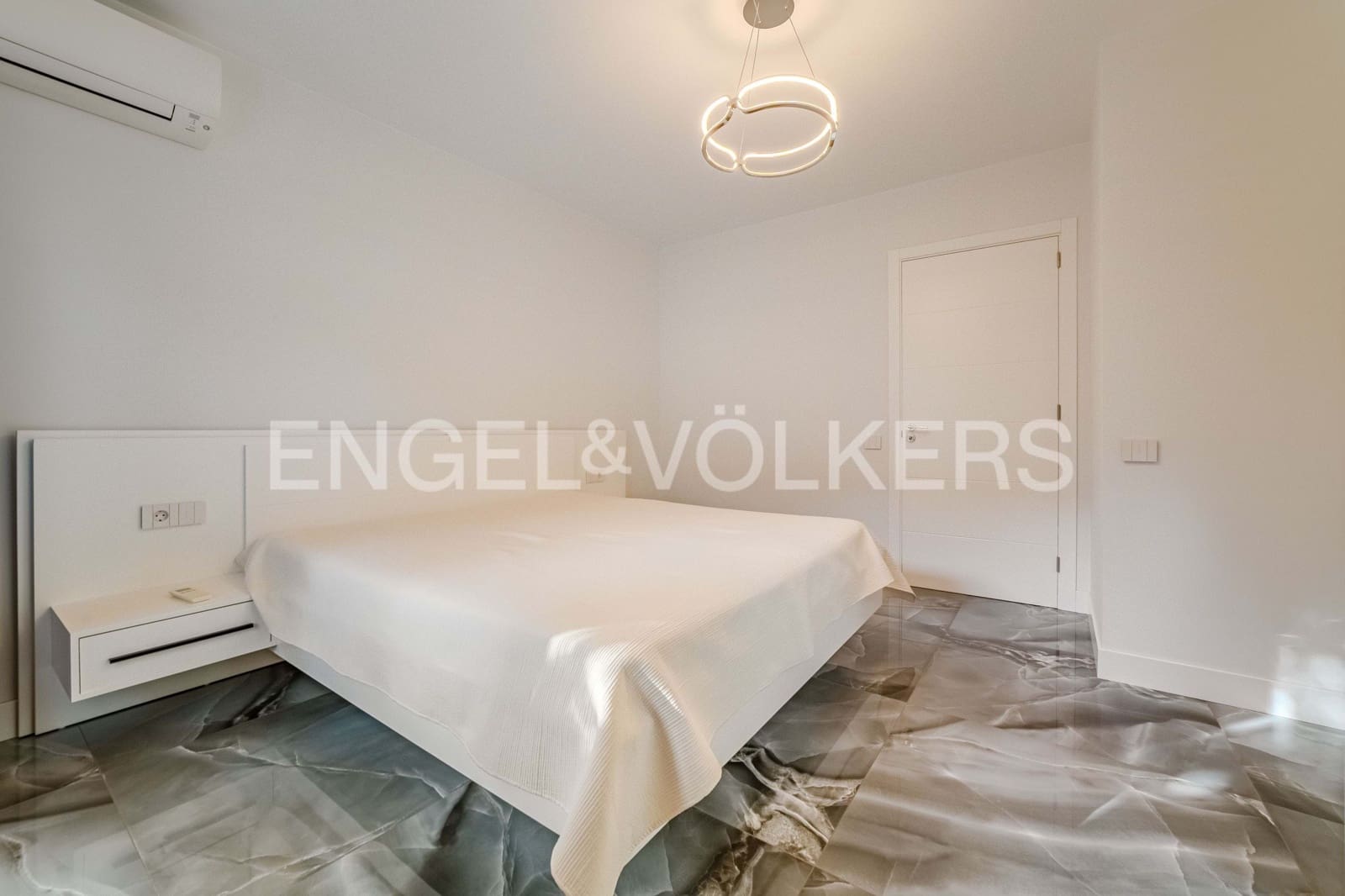 4 bedroom Villa for sale in Costa Adeje with pool - € 2,350,000 (Ref: 9138801)