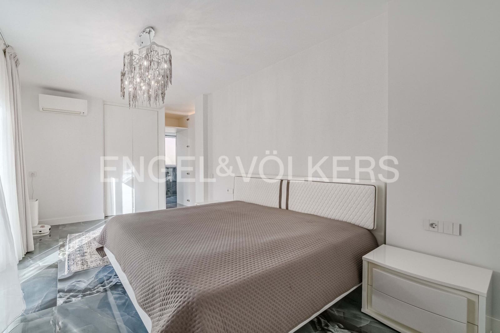 4 bedroom Villa for sale in Costa Adeje with pool - € 2,350,000 (Ref: 9138801)