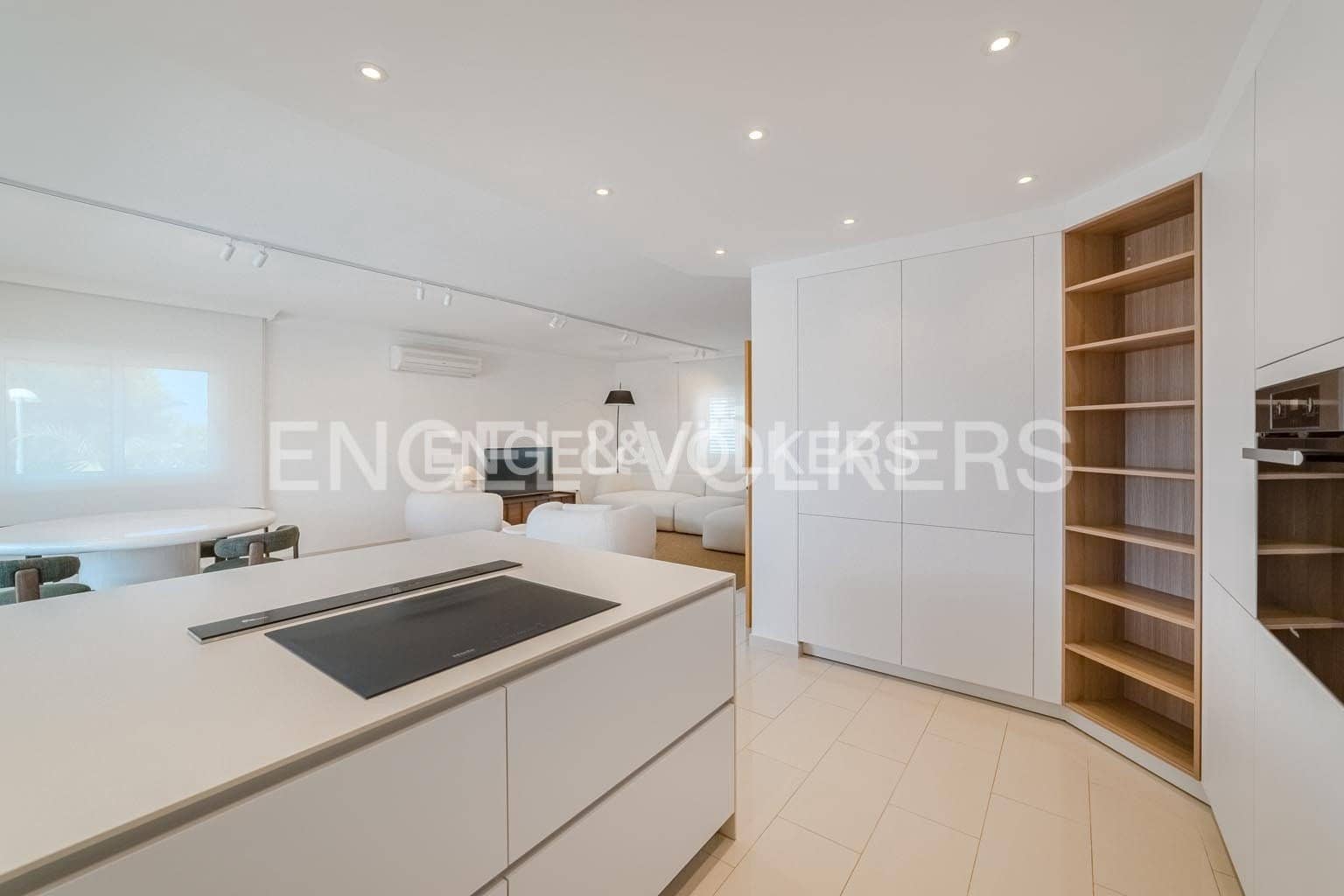 5 bedroom Villa for sale in Costa Adeje with pool garage - € 3,300,000 (Ref: 9162808)