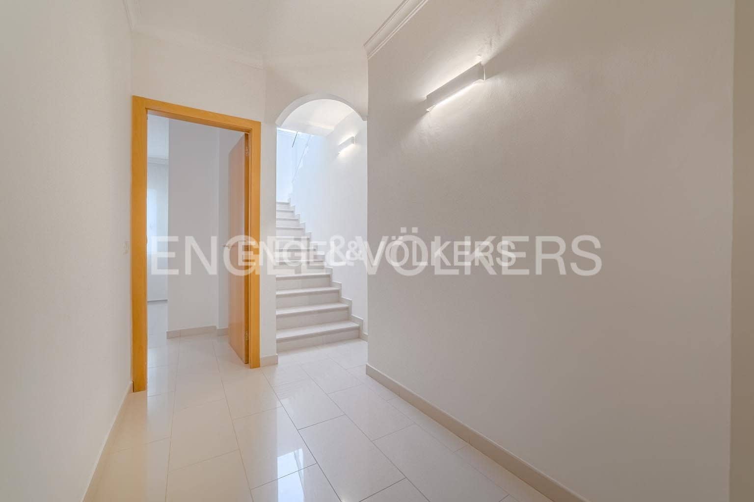 5 bedroom Villa for sale in Costa Adeje with pool garage - € 3,300,000 (Ref: 9162808)