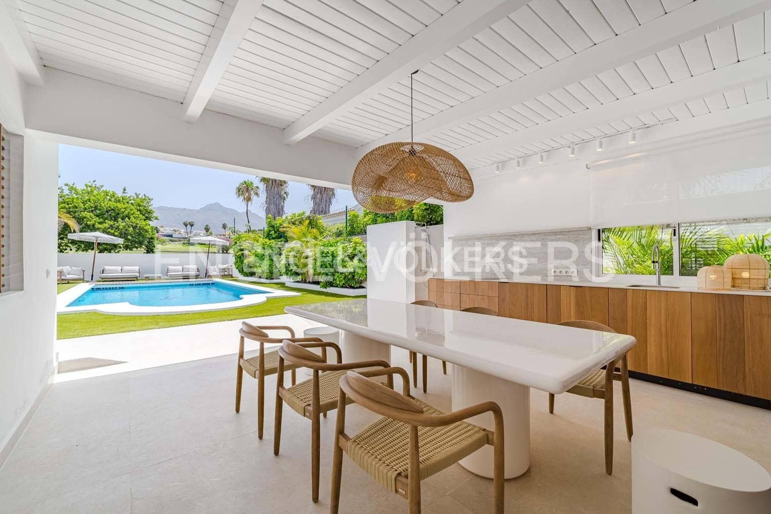 5 bedroom Villa for sale in Costa Adeje with pool garage - € 3,300,000 (Ref: 9162808)