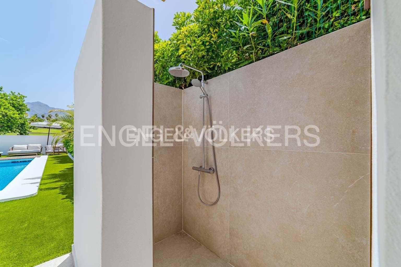 5 bedroom Villa for sale in Costa Adeje with pool garage - € 3,300,000 (Ref: 9162808)