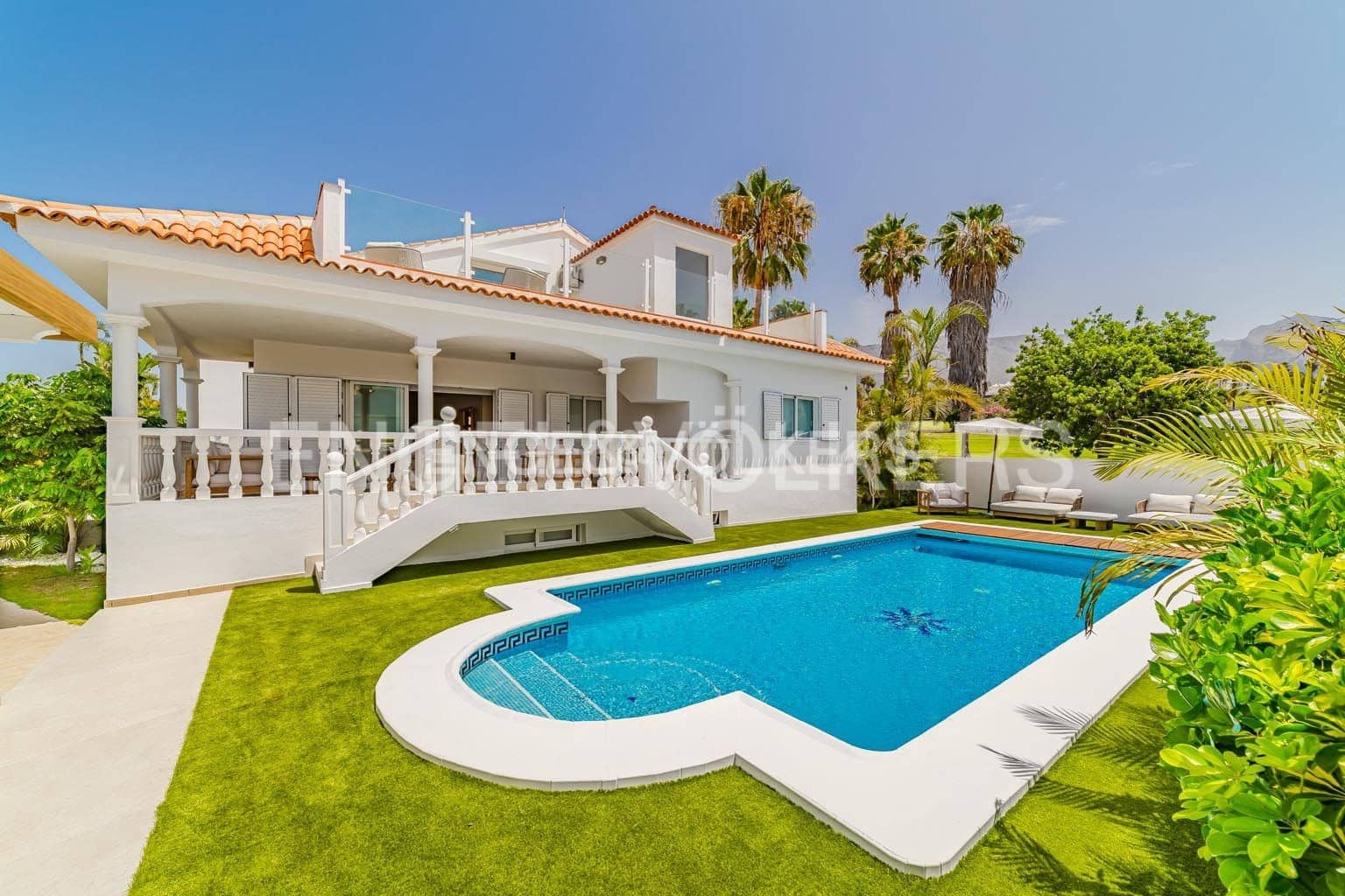 5 bedroom Villa for sale in Costa Adeje with pool garage - € 3,300,000 (Ref: 9162808)