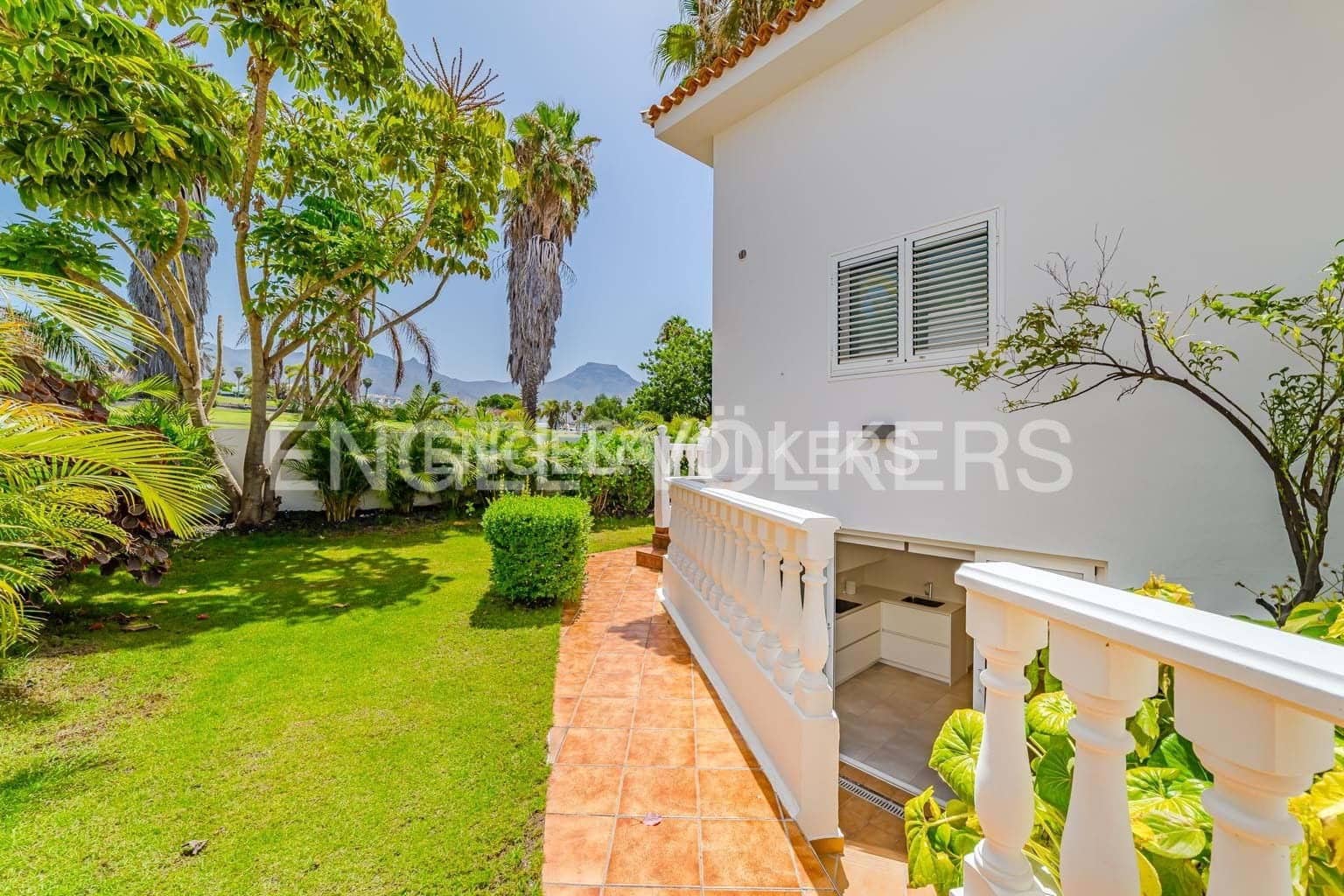5 bedroom Villa for sale in Costa Adeje with pool garage - € 3,300,000 (Ref: 9162808)