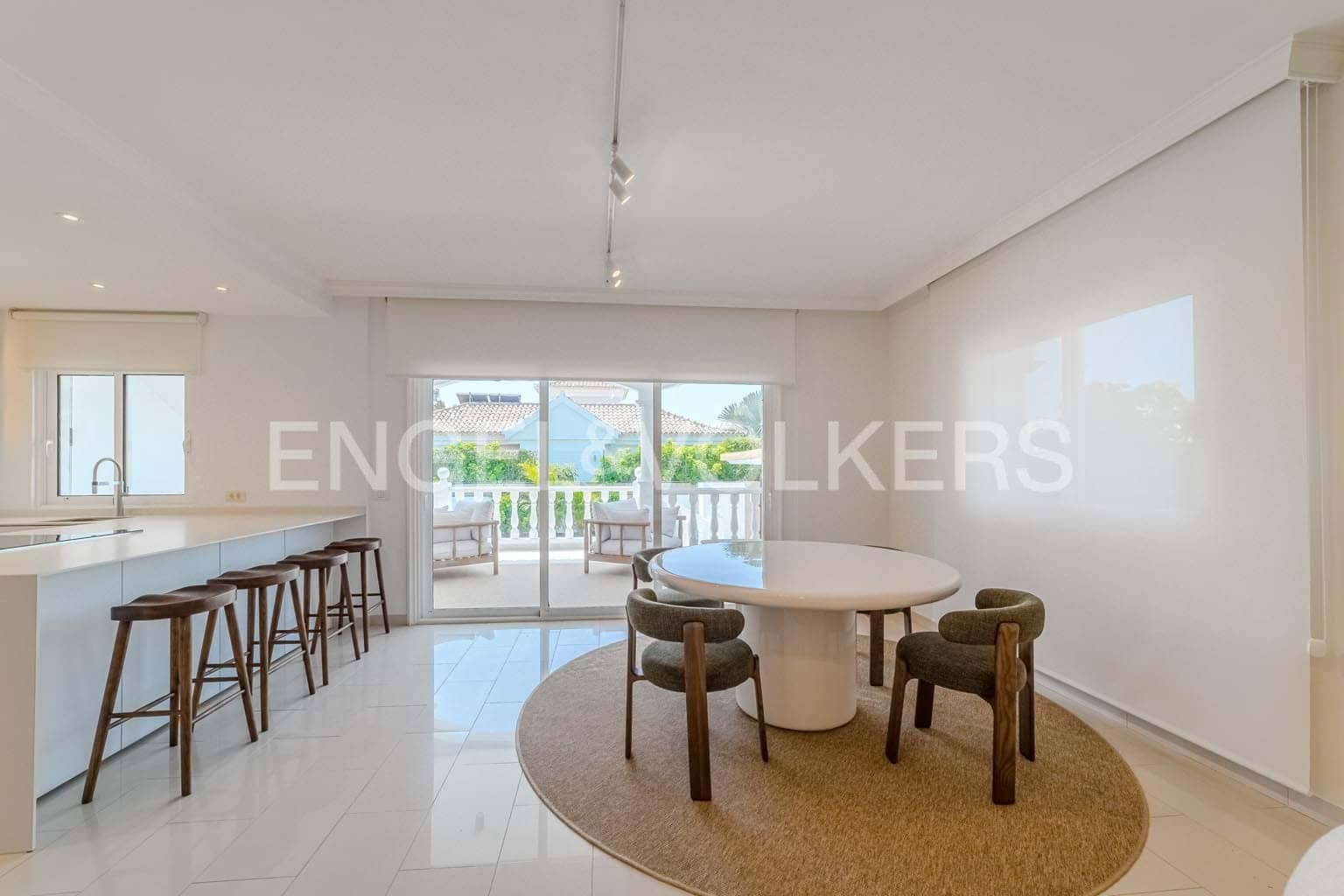 5 bedroom Villa for sale in Costa Adeje with pool garage - € 3,300,000 (Ref: 9162808)
