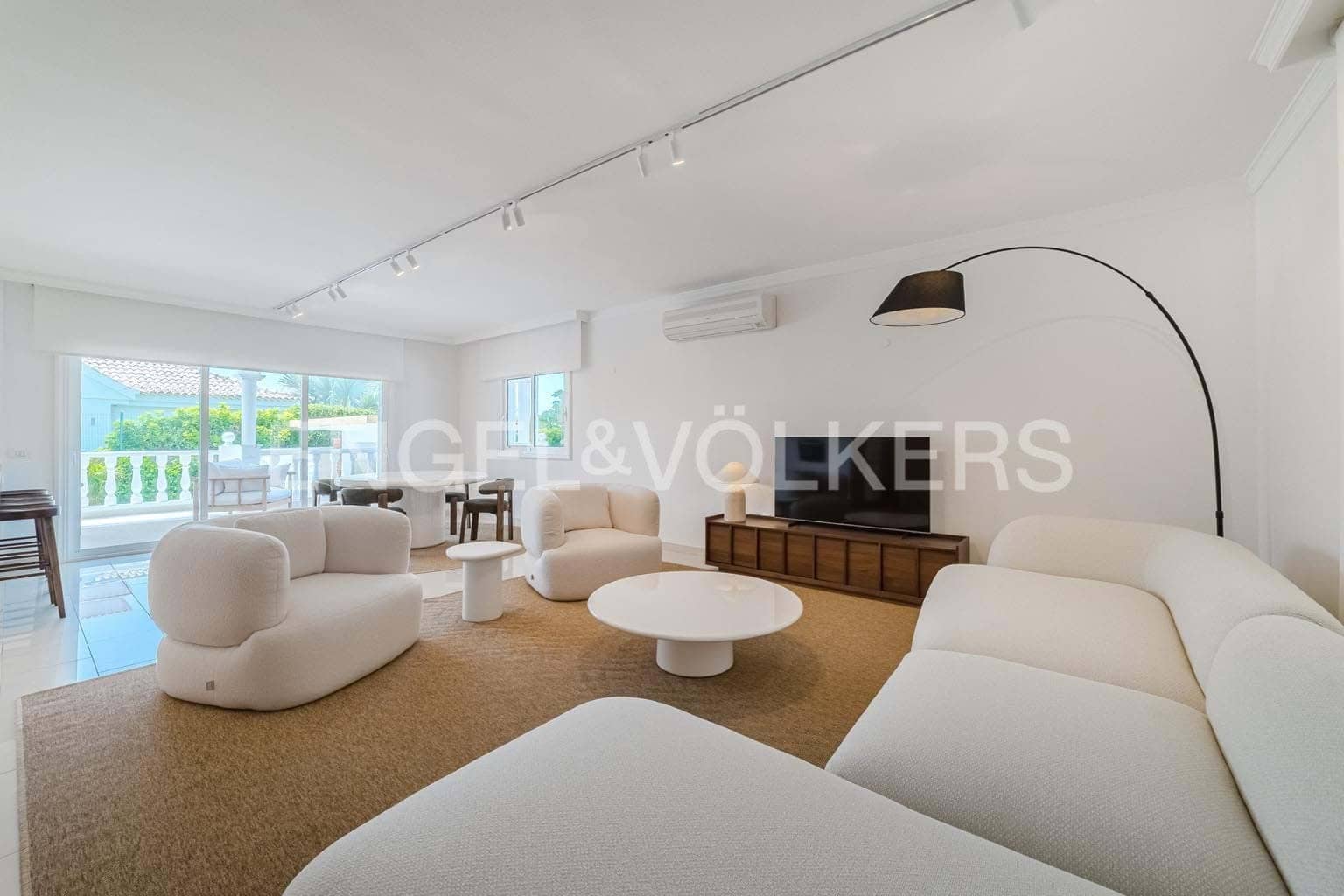 5 bedroom Villa for sale in Costa Adeje with pool garage - € 3,300,000 (Ref: 9162808)