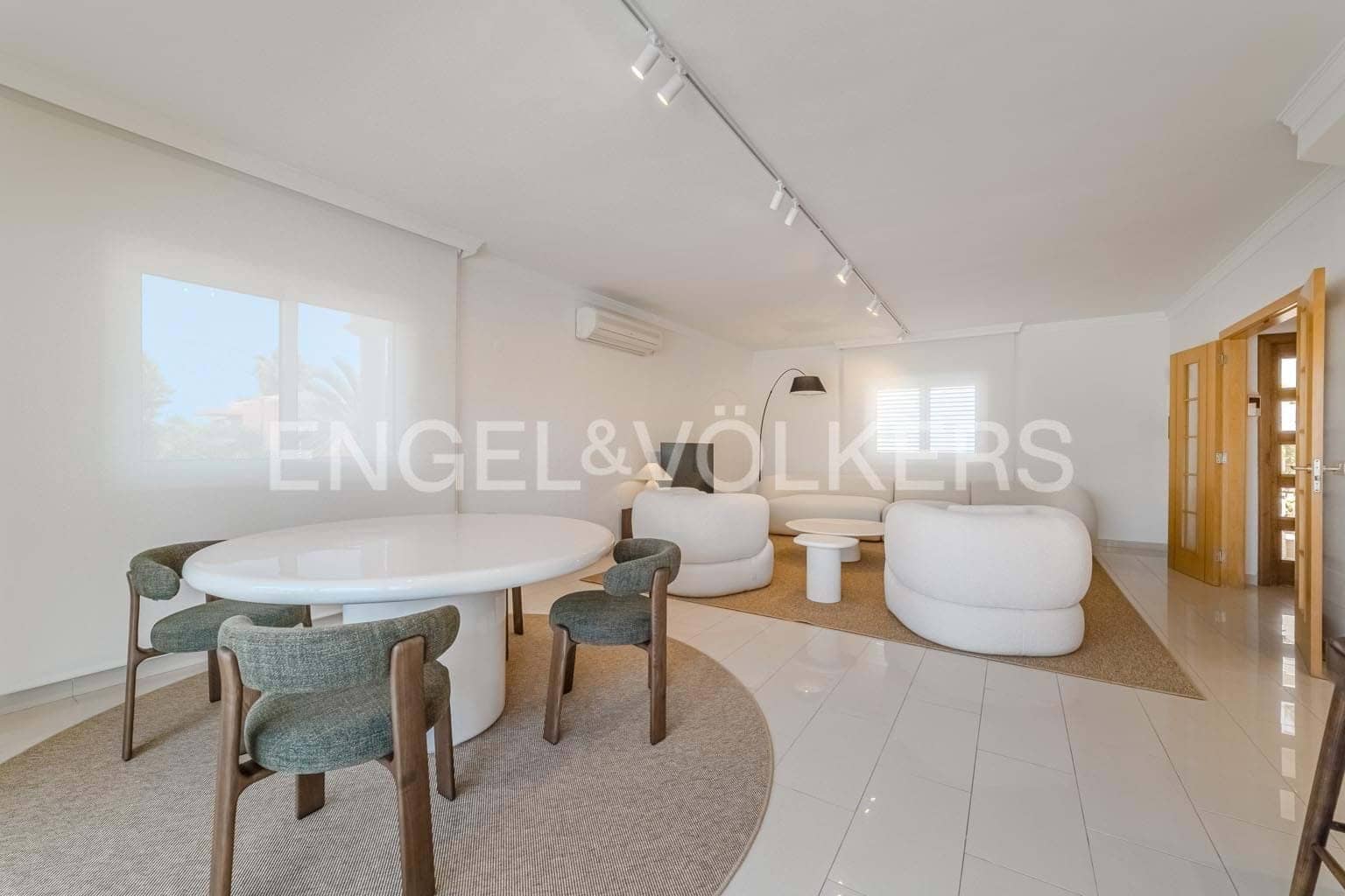 5 bedroom Villa for sale in Costa Adeje with pool garage - € 3,300,000 (Ref: 9162808)