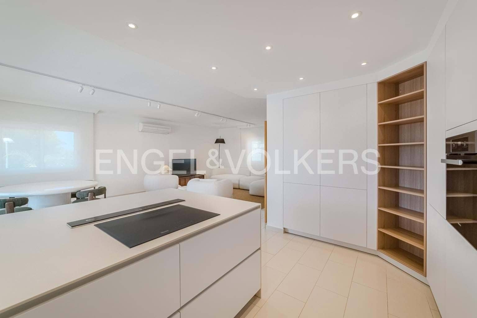 5 bedroom Villa for sale in Costa Adeje with pool garage - € 3,300,000 (Ref: 9162808)