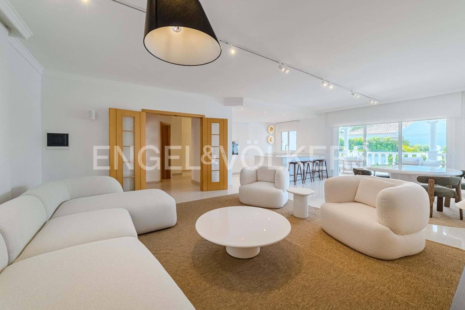 5 bedroom Villa for sale in Costa Adeje with pool garage - € 3,300,000 (Ref: 9162808)